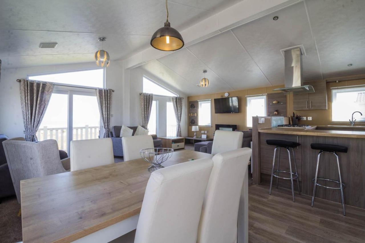 Stunning 6 Berth Lodge With Sea Views For Hire At Skipsea Sands Ref 41136Nf Barmston Exterior photo