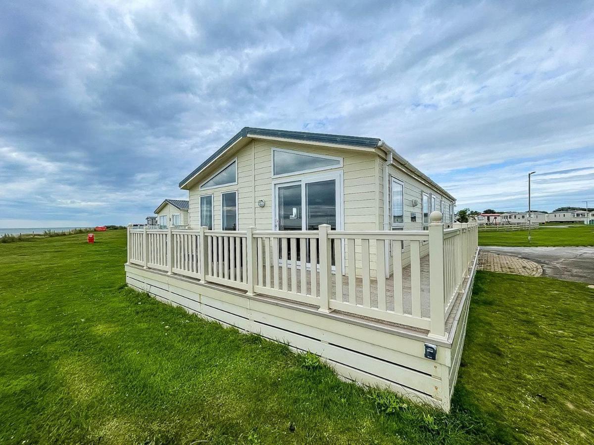 Stunning 6 Berth Lodge With Sea Views For Hire At Skipsea Sands Ref 41136Nf Barmston Exterior photo