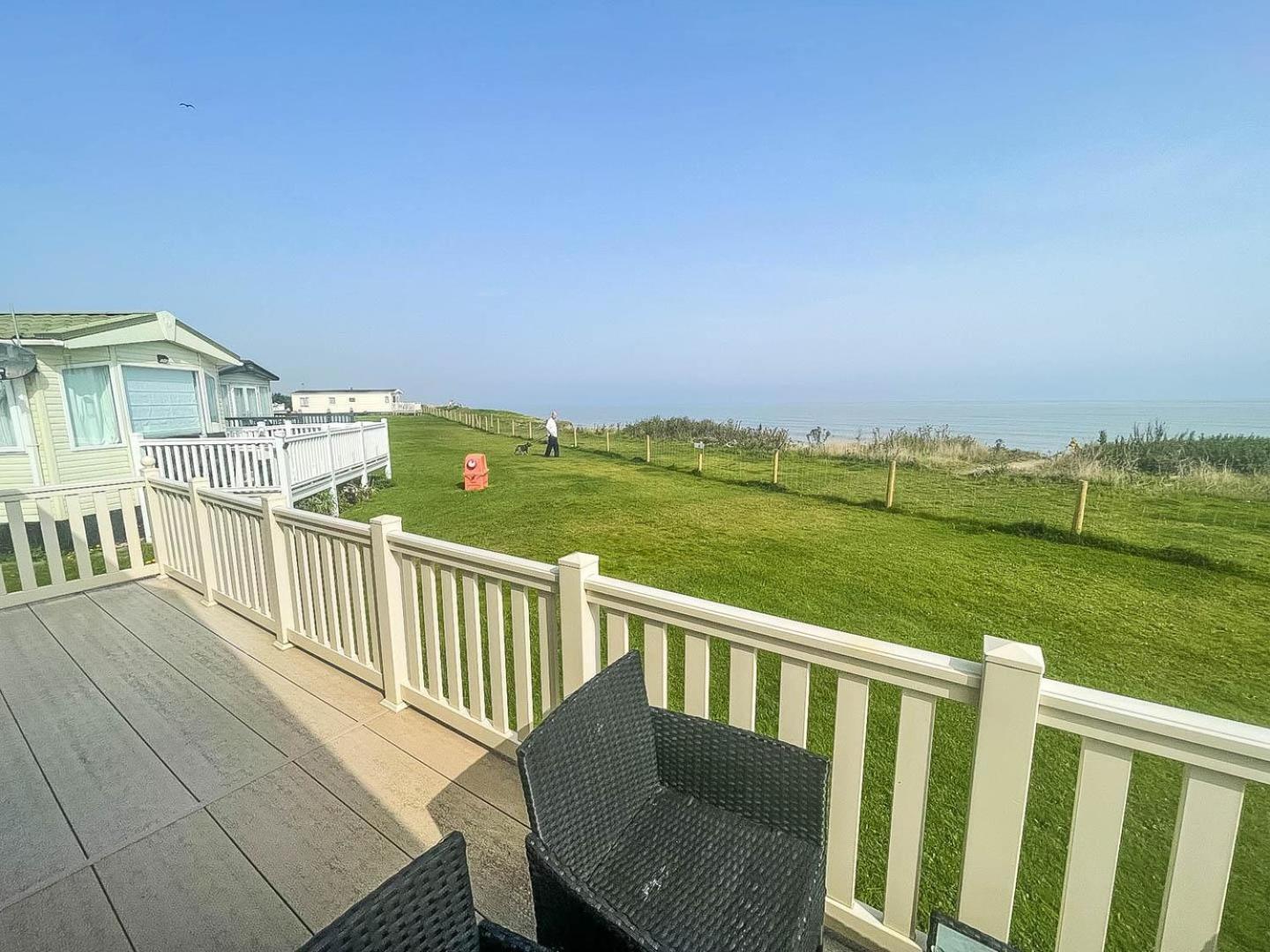 Stunning 6 Berth Lodge With Sea Views For Hire At Skipsea Sands Ref 41136Nf Barmston Exterior photo